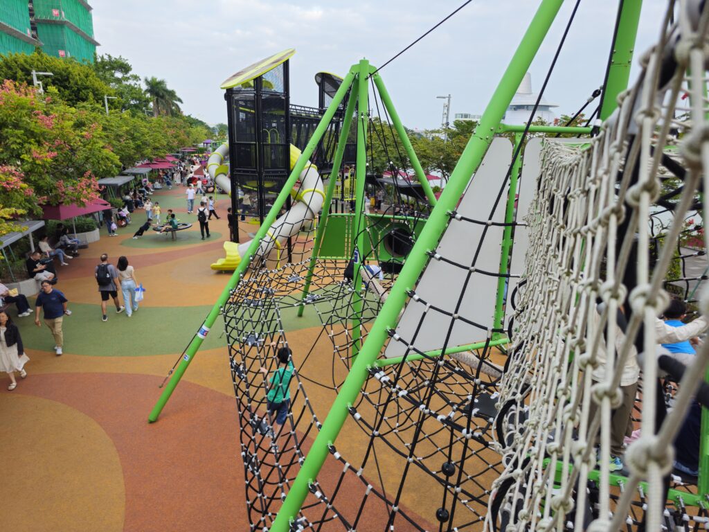 宋玉生廣場附近的兒童遊樂場,攀爬架3